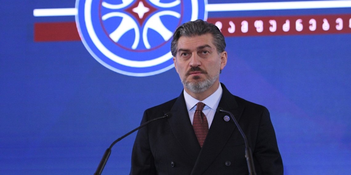 გათვითცნობიერებული მაქვს, რაოდენ დიდი პასუხისმგებლობაა პრეზიდენტის თანამდებობა, მითუმეტეს იმ ფონზე, რომ მოქმედმა პრეზიდენტმა კონსტიტუცია შეურაცხყო – მიხეილ ყაველაშვილი