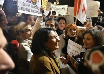 სალომე ზურაბიშვილი რუსთაველის გამზირზე საპროტესტო აქციაზე მივიდა