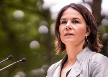 მსოფლიო გიყურებთ! – თქვენი გამბედაობა ჩვენთვის თქვენი გვერდში დგომის ვალდებულებაა  – ანალენა ბერბოკი