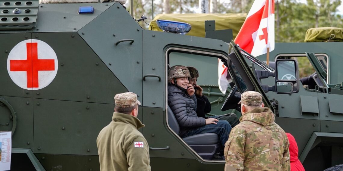 ქუთაისში სამხედროების შვილებისთვის საახალწლო ღონისძიება გაიმართა