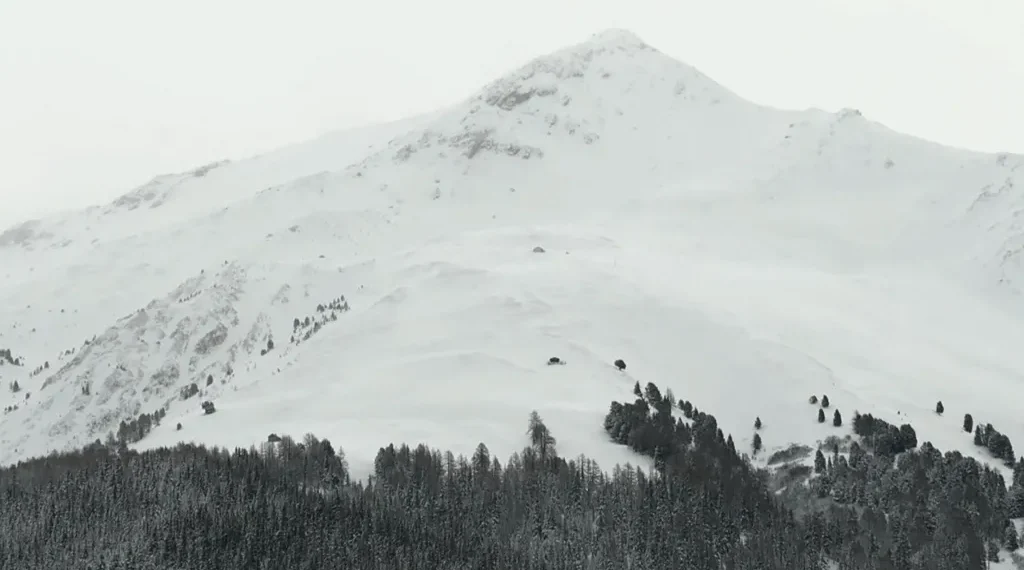 საფრანგეთში ზვავის ჩამოწოლის შედეგად 5 მოთხილამურე დაიღუპა