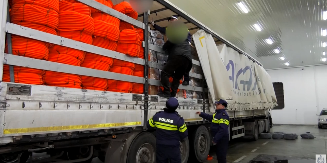 სარფის საბაჟოზე სადაც 6 პირი დააკავეს – ისინი სატვირთოში იმალებოდნენ (ვიდეო)