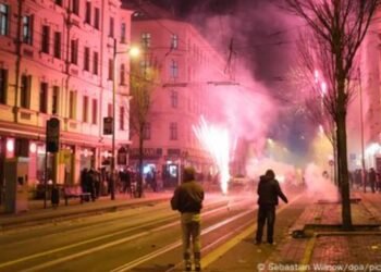 გერმანიაში, ახალი წლის ღამეს პიროტექნიკის გამოყენების შედეგად, ხუთი ადამიანი დაიღუპა