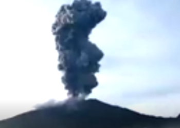 ინდონეზიაში ვულკანი „იბუ“ ამოიფრქვა – დაწყებულია ევაკუაცია