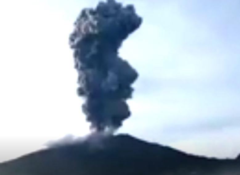 ინდონეზიაში ვულკანი „იბუ“ ამოიფრქვა – დაწყებულია ევაკუაცია