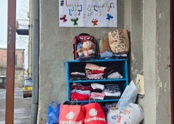 “სიკეთე გადამდებია, სიკეთე გადაარჩენს სამყაროს” – ქუთაისელი მოსწავლეები მოქალაქეების დასახმარებლად გაერთიანდნენ