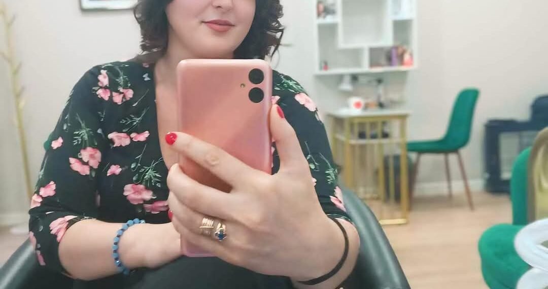 არის ორსულად – მეგობრები ახალგაზრდა ქალს ეძებენ