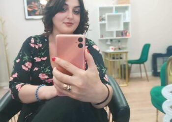 არის ორსულად – მეგობრები ახალგაზრდა ქალს ეძებენ