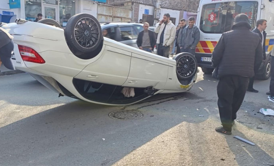 ვაშლიჯვარში ავტომობილი ქვეითს დაეჯახა და ამობრუნდა