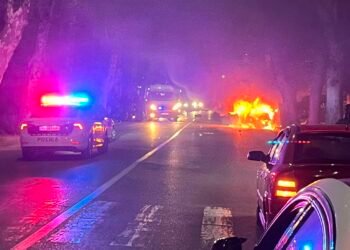 ქუთაისში ავტომობილს ცეცხლი გაუჩნდა