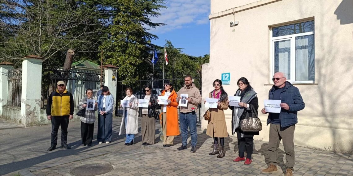 სოლიდარობა მირიან ბერულავას – ქუთაისში ჟურნალისტებმა აქცია გამართეს