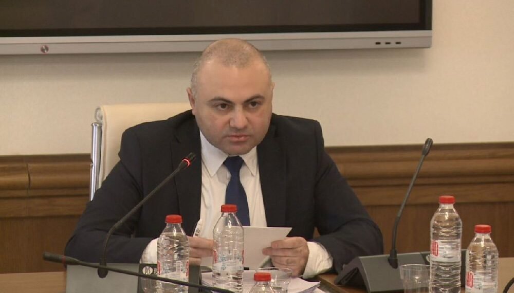 რეზოლუციის N1633-ში, მე-5 პუნქტში აღნიშნულია, რომ სრულმასშტაბიანი ომი დაიწყო საქართველოს მიერ ცხინვალის დაბომბვის შედეგად – ბექა ძამაშვილი