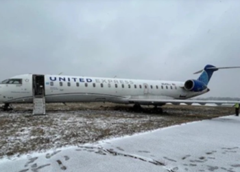 უამინდობის გამო, თვითმფრინავი ასაფრენ ბილიკს გასცდა (აშშ)