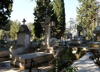 სასაფლაოზე ამ ნიშნებს ყურადღება უნდა მიაქციოთ