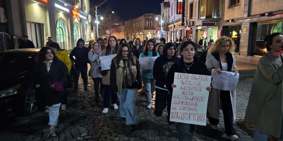 ,,ქალები რეჟიმის წინააღმდეგ” – ქუთაისში ქალების მარში გაიმართა