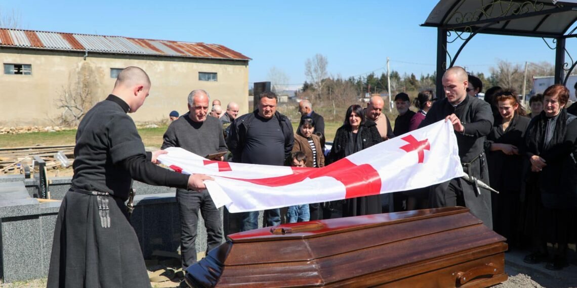 90-იანი წლების შეიარაღებული მოქმედებების დროს უგზო-უკვლოდ დაკარგული ორი პირი ქუთაისში დაკრძალეს