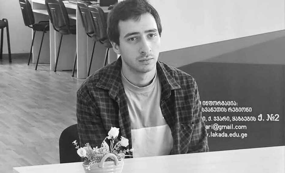 “უცინარო ბიჭუნა,ასე გეძახდი” – ახალგაზრდა ბიჭს ემშვიდობებიან