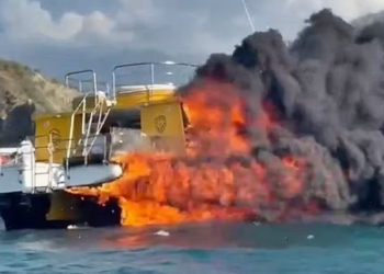 ტურისტულ გემს, რომელზეც 92 ადამიანი იმყოფებოდა ცეცხლი გაუჩნდა – შემთხვევა კოლუმბიაში მოხდა