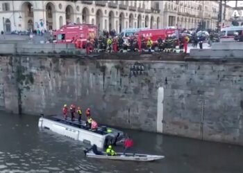 იტალიაში ტურისტული ავტობუსი მდინარეში გადავარდა