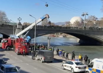 ვრცელდება მტკვარში გადავარდნილი ავტომობილის ამოყვანის კადრები