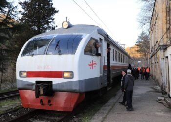 ქუთაისი-საჩხერის მატარებელმა მუშაობა განაახლა