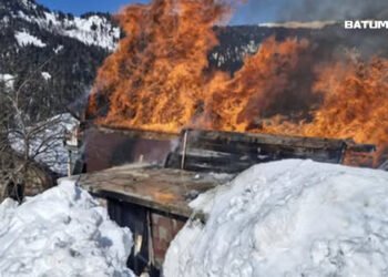 ხულოში, სოფელ დანისპარაულში ხის სახლი დაიწვა