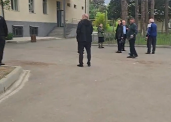 რუსთავის ერთ-ერთ სკოლაში მიიღეს შეტყობინება, რომ სკოლაში ბომბია- მიმდინარეობს ევაკუაცია