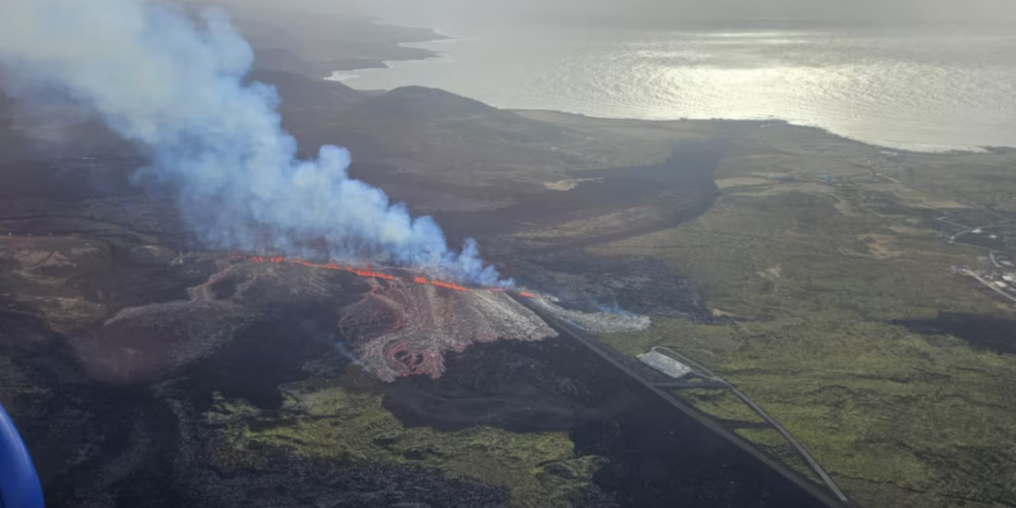ისლანდიაში, რეიკიანესის ნახევარკუნძულზე ვულკანი ამოიფრქვა