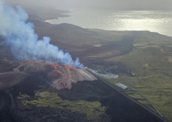 ისლანდიაში, რეიკიანესის ნახევარკუნძულზე ვულკანი ამოიფრქვა