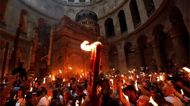 მართლმადიდებლები დღეს მაცხოვრის საფლავზე წმინდა ცეცხლის გადმოსვლას ელოდებიან