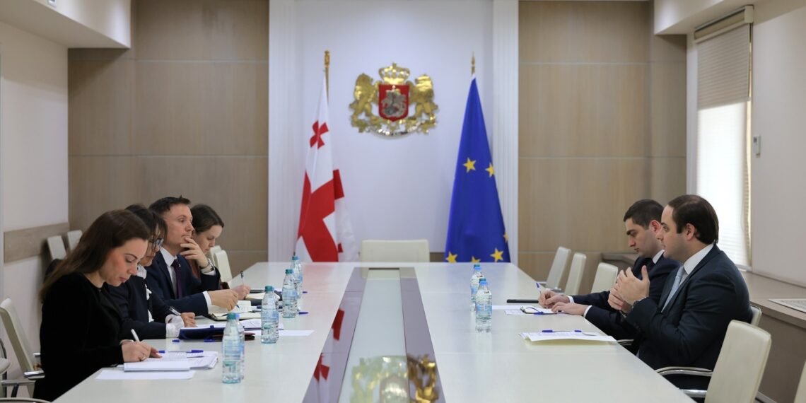 გაეროს განვითარების პროგრამის რეგიონული დირექტორი ლევან ჟორჟოლიანს და საქართველოს მთავრობის ადმინისტრაციას თანამშრომლობისთვის მადლობას უხდის