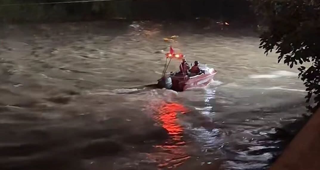 მტკვარში მანქანა გადავარდა