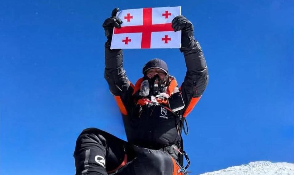 ვერ ვაც­ნო­ბი­ე­რებ, თით­ქოს პა­რა­ლე­ლურ რე­ა­ლო­ბა­ში ვარ – პირ­ვე­ლი ქარ­თვე­ლი ქალი, რო­მელ­მაც ევე­რეს­ტი და­ი­პყრო