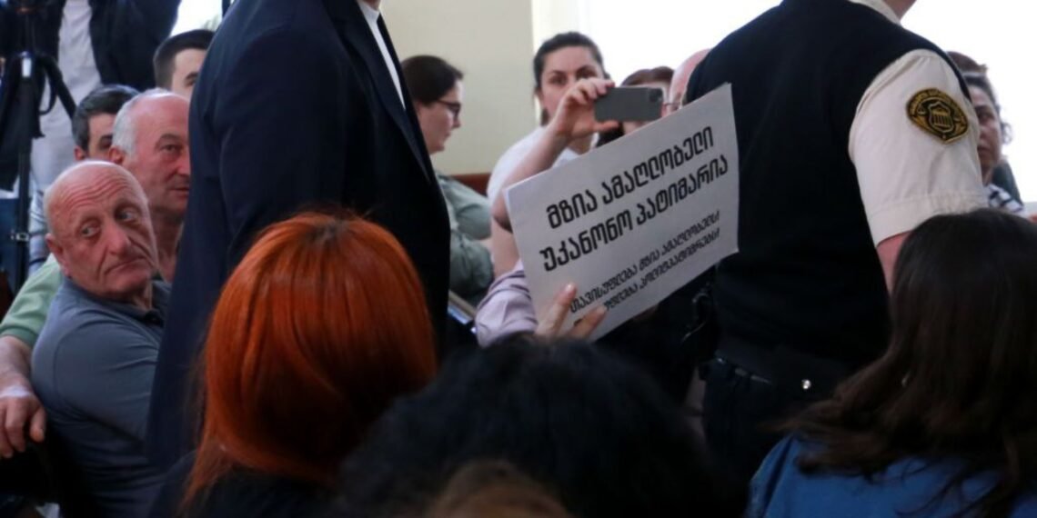 “არ მგონია, ჟურნალისტობა აძლევდეს ვინმეს იმის უფლებას, რომ პოლიციელს თავს დაესხას”- ირაკლი დგებუაძე