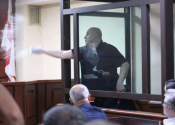 ნიკა მელიამ მოსამართლეს წყალი შეასხა