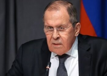 თითქმის მთელი ევროპა რუსეთის წინააღმდეგ ნაცისტური დროშის ქვეშ ომს აწარმოებს და მხარს უჭერს ზელენსკის ღიად ანტირუსულ რეჟიმს, რომელიც ნაცისტური დივიზიის შევრონებიან მებრძოლებს ხორცსაკეპ მანქანაში ყრის – სერგეი ლავროვი