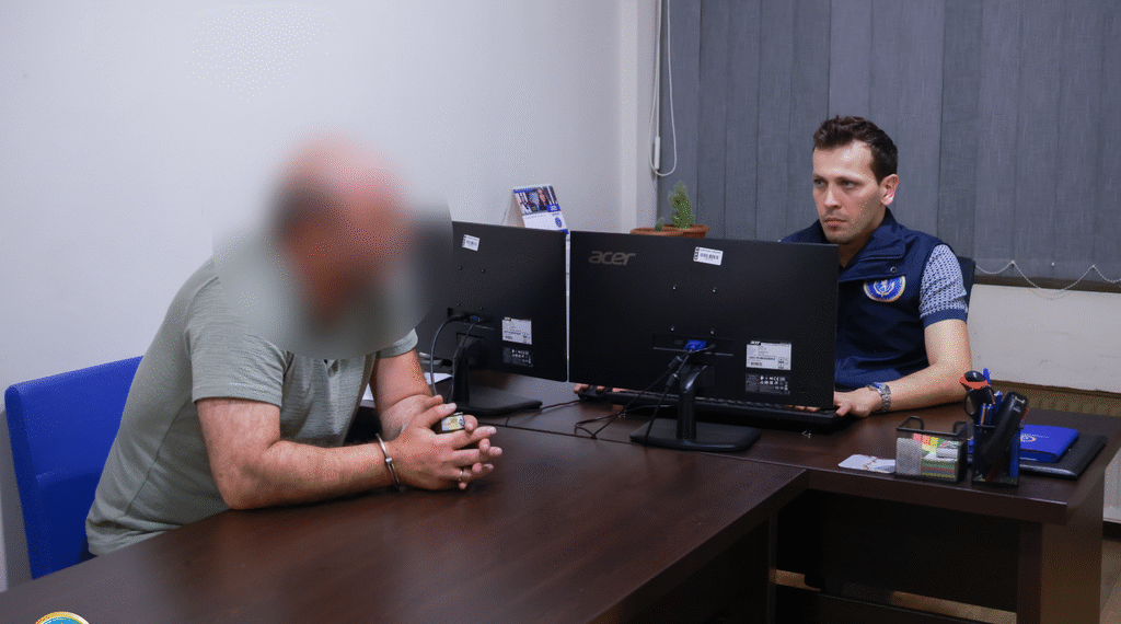 თაღლითობის ფაქტზე ორი პირი დააკავეს