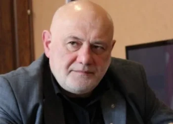 “რუსები აქ, როგორც მშვიდობისმყოფელები შემოვიდნენ და მადლობა ღმერთს, რომ შემოვიდნენ, ვინაიდან, მიშას ხულიგნები მთელ ქალაქს ძარცვავდნენ”- დავით რაზმაძემ გამოცემა The New York Times-თან