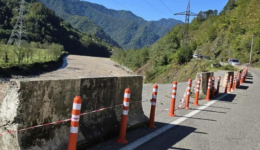 ბათუმი–ახალციხის დამაკავშირებელი გზის ერთი ნაწილი ჩამოინგრა