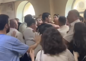 ხმაური საქალაქო სასამართლოში, სადაც ანტონ ჩეჩინის განაჩენი გამოცხადდა