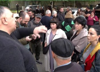 “აქვე მოვიკლავ თავს მე მეტი არაფერი არ მაქვს” -პროტესტი “სფერო ჰოლდინგის” ოფისთან