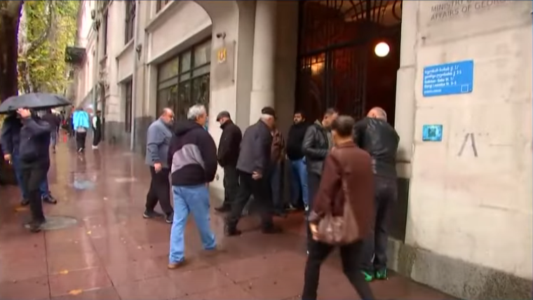 მძღოლები რუსეთის მხრიდან დაწესებულ ახალ შეზღუდვებს აპროტესტებენ