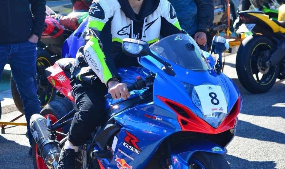 “რა სიტყვებით უნდა ანუგეშო მშობელი?”- ქუთაისში გარდაცვილ ბაიკერს ემშვიდობებიან