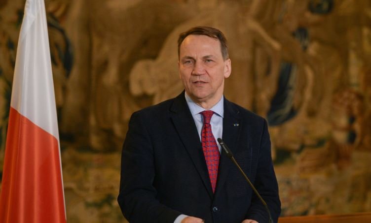 „თუ პუტინი, უნგრეთში გამგზავრებისას პოლონეთის ცას გამოიყენებს, მისი დაკავება მოგვიწევს“ – სიკორსკი