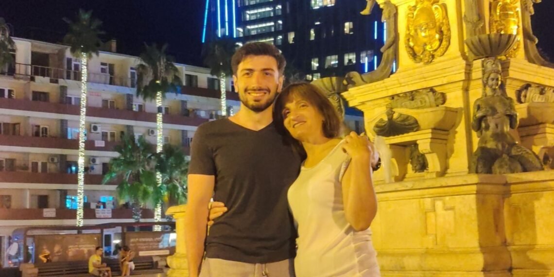 გიგა ავალიანის დედა