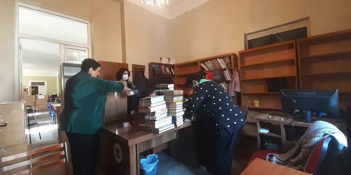შეიკრა წიგნები, ალბომები… გამოჩნდა ცარიელი თაროები – ქუთაისის საჯარო ბიბლიოთეკა რეაბილიტაციისთის ემზადება