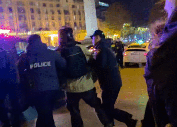 სამართალდამცავებმა საპროტესტო მარშის რამდენიმე მონაწილე დააკავეს