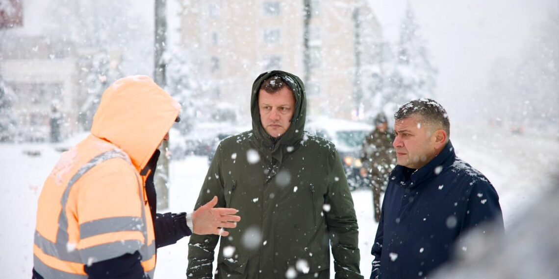 ქუთაისში თოვლის საფარისგან გზების გაწმენდითი სამუშაოები უწყვეტად მიმდინარეობს- ქუთაისის მერია