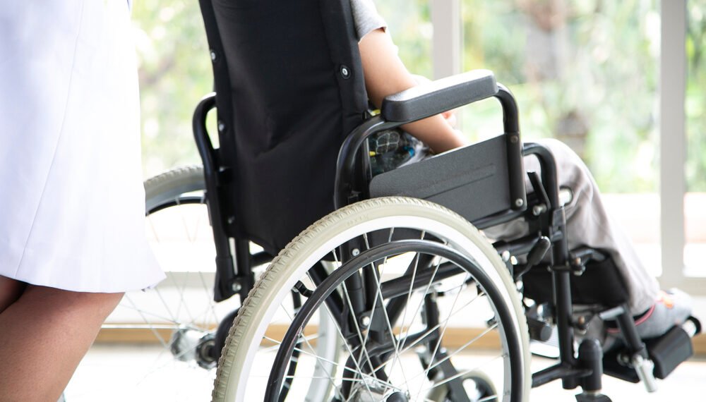 დიუშენით დაავადებული ბავშვების მშობლები პრემიერ-მინისტრთან შეხვედრას ითხოვენ