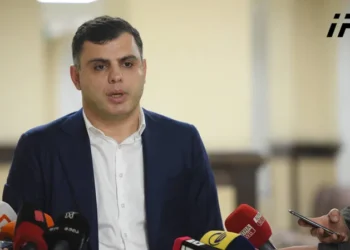 ირაკლი ღარიბაშვილს შევხვდი, მხნედ არის – მის მიმართ მოპყრობა ნორმალურია, ისეთი, როგორიც სხვა ნებისმიერ მსჯავრდებულთან მიმართებით – ადვოკატი